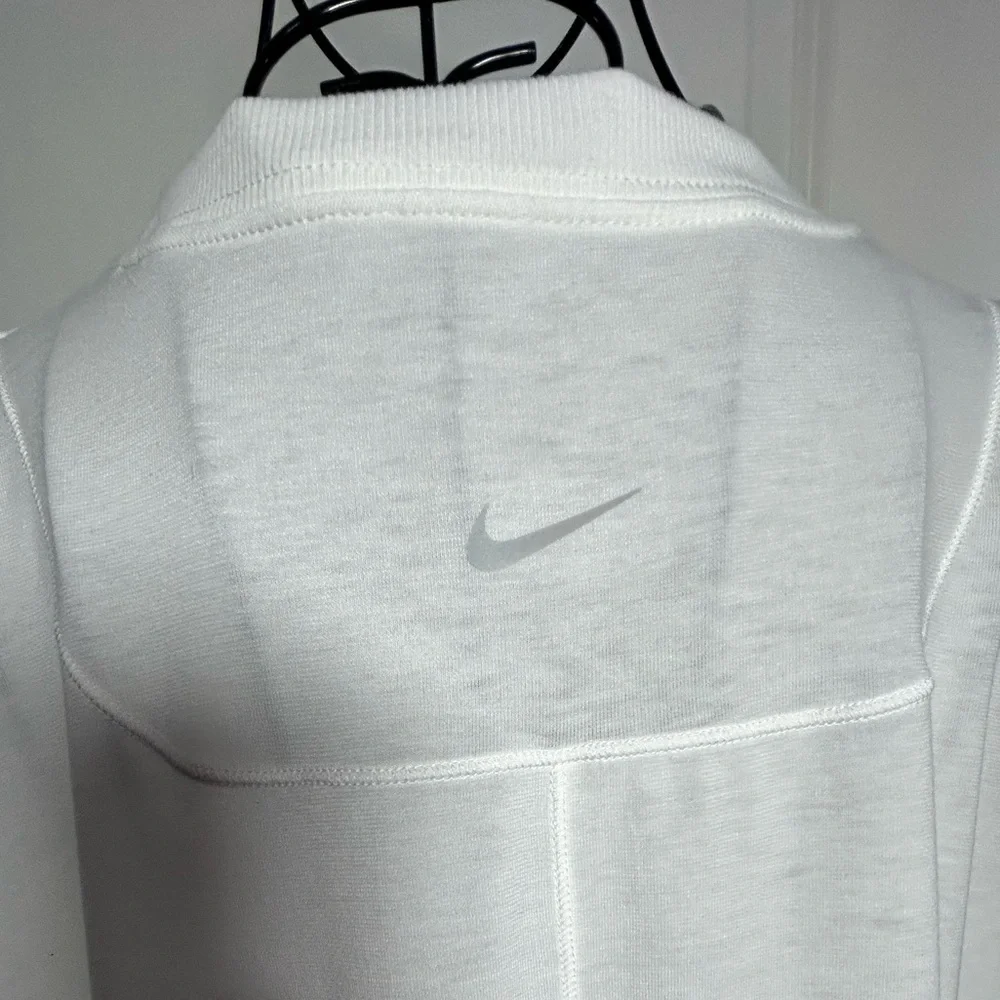 Nike Classic Oversized White Women's Long Sleeve Shirt‎